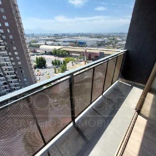 Estudio con terraza en arriendo frente al metro Carlos Valdovinos (L5)