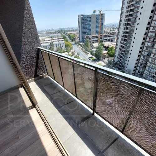 Estudio con terraza en arriendo frente al metro Carlos Valdovinos (L5)