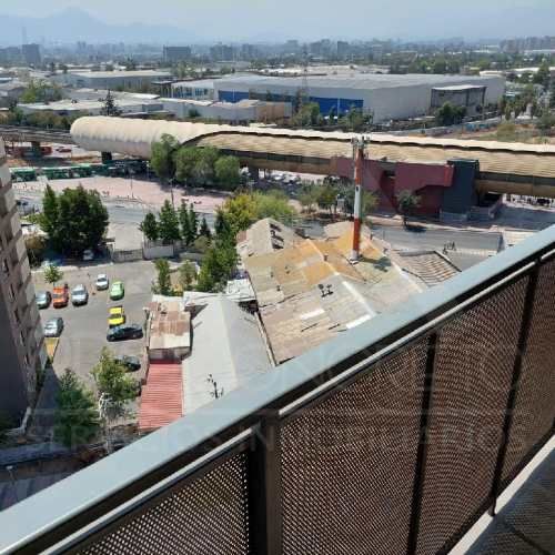 Estudio con terraza en arriendo frente al metro Carlos Valdovinos (L5)