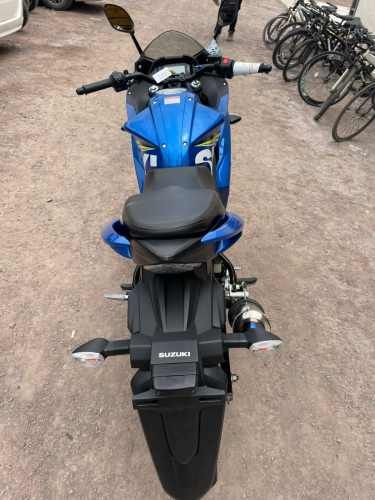 SUZUKI  GIXXER