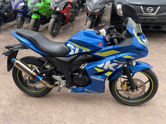 SUZUKI  GIXXER