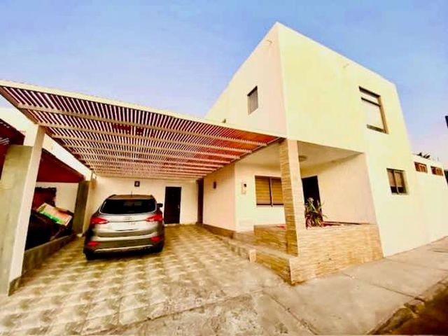 Arriendo Casa Remodelada en Cond La Tirana 5 Dorm 4 Baños 251 m2 Construido