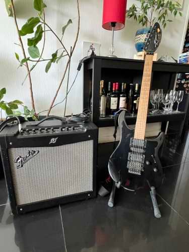 Guitarra Peavy Exp1 Y Amplificador Fender Munstag 2 V2