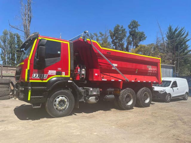 tolva 15 m3, 2021, 39.000 km.  impecable.