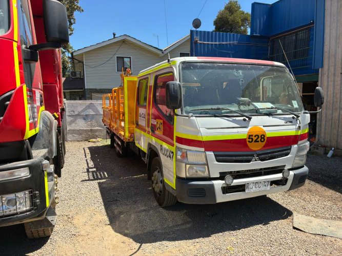 camion doble cabina 2022, 80.000 km.