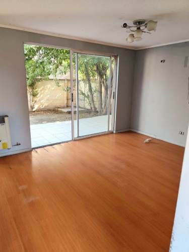 Amplia Casa Aislada Sólida 4D/3B/3E  ,Regularizada. Sector Tranquilo con portón de Acceso Micro barrio