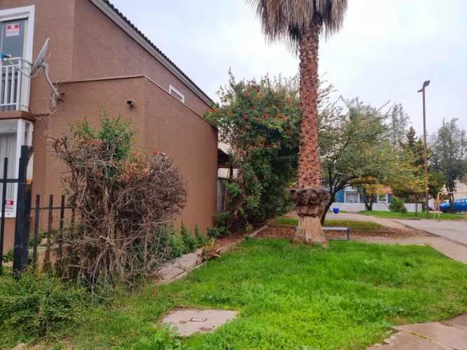 Amplia Casa Aislada Sólida 4D/3B/3E  ,Regularizada. Sector Tranquilo con portón de Acceso Micro barrio