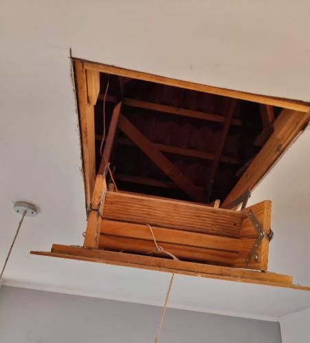 Amplia Casa Aislada Sólida 4D/3B/3E  ,Regularizada. Sector Tranquilo con portón de Acceso Micro barrio