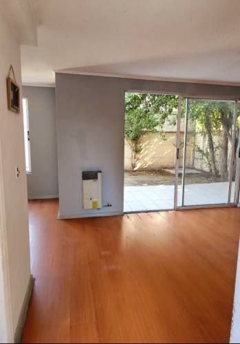 Amplia Casa Aislada Sólida 4D/3B/3E  ,Regularizada. Sector Tranquilo con portón de Acceso Micro barrio