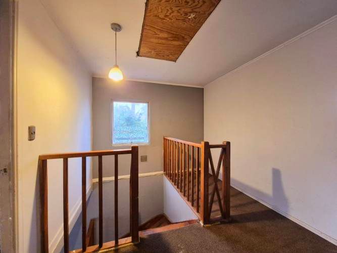 Amplia Casa Aislada Sólida 4D/3B/3E  ,Regularizada. Sector Tranquilo con portón de Acceso Micro barrio