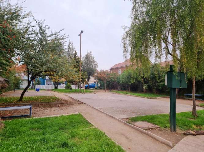 Amplia Casa Aislada Sólida 4D/3B/3E  ,Regularizada. Sector Tranquilo con portón de Acceso Micro barrio