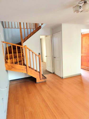 Amplia Casa Aislada Sólida 4D/3B/3E  ,Regularizada. Sector Tranquilo con portón de Acceso Micro barrio