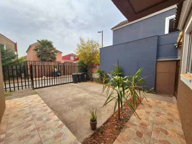 Amplia Casa Aislada Sólida 4D/3B/3E  ,Regularizada. Sector Tranquilo con portón de Acceso Micro barrio