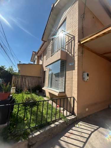 Se vende hermosa y amplia casa de 2 pisos
