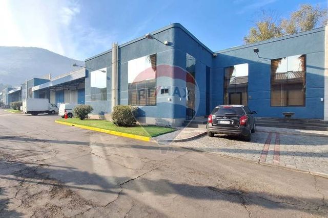 Oficina con estacionamiento en quilicura