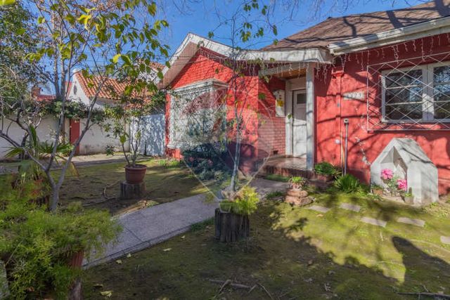 Casa para remodelar en amplio terreno