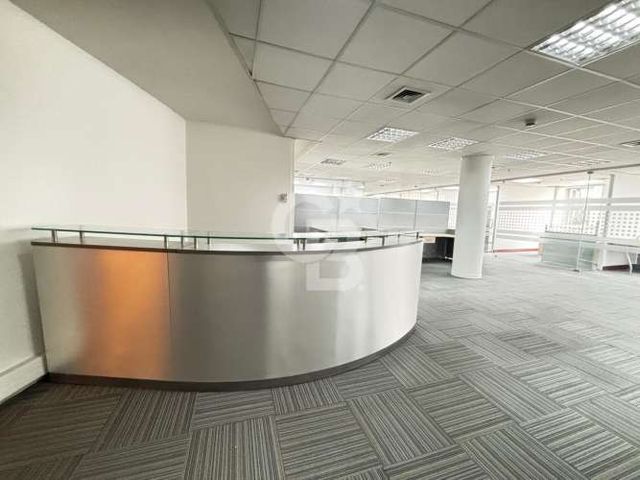 Oficina Ciudad Empresarial Semi Amoblada 288 m2