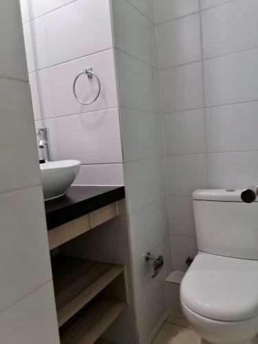 ESTUDIO AMOBLADO CON ESTACIONAMIENTO Y BODEGA