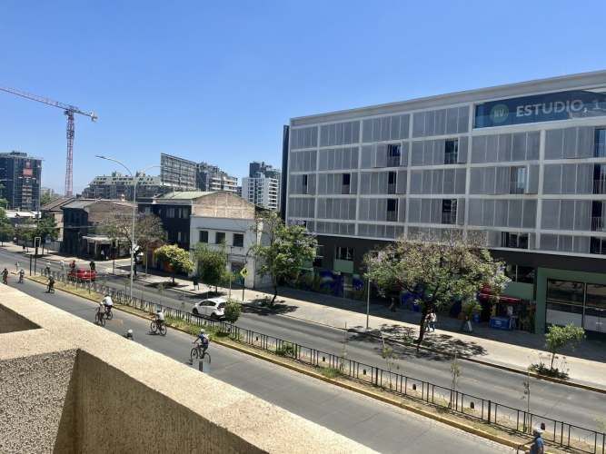 ESTUDIO AMOBLADO CON ESTACIONAMIENTO Y BODEGA