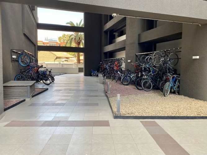 ESTUDIO AMOBLADO CON ESTACIONAMIENTO Y BODEGA