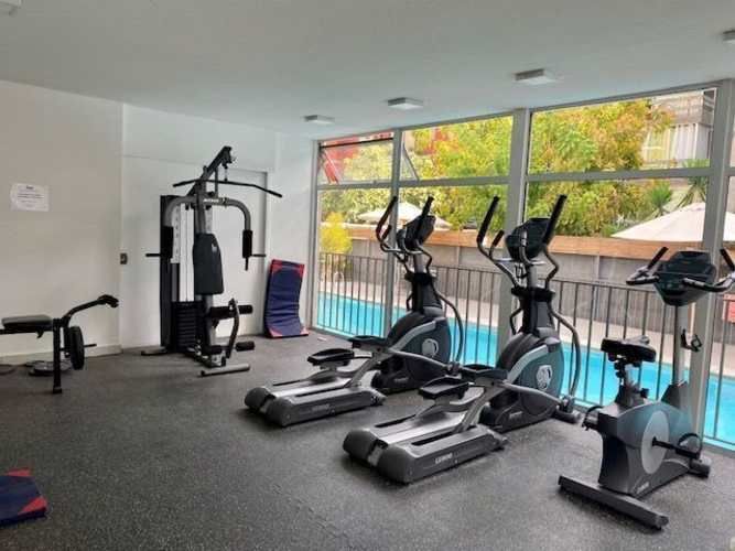 ESTUDIO AMOBLADO CON ESTACIONAMIENTO Y BODEGA