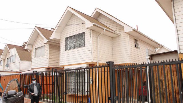 CASA 2 PISOS CON PATIO Y ESTACIONAMIENTO EN QUILLOTA