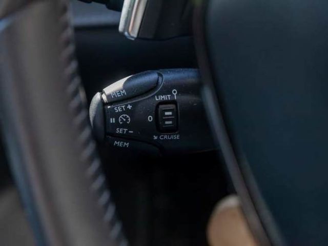 Peugeot 2008 Puretech 130 Eat8 2022