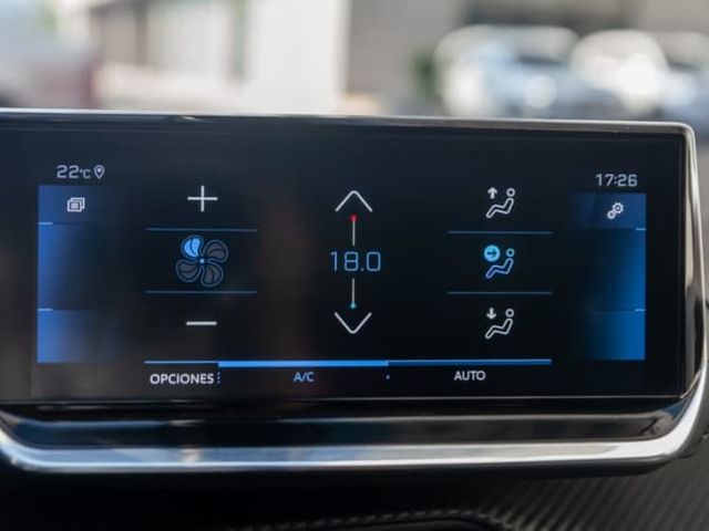 Peugeot 2008 Puretech 130 Eat8 2022