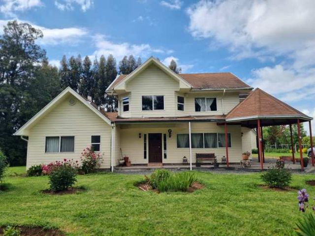 AMPLIA CASA EN CONDOMINIO CERRADO, OSORNO