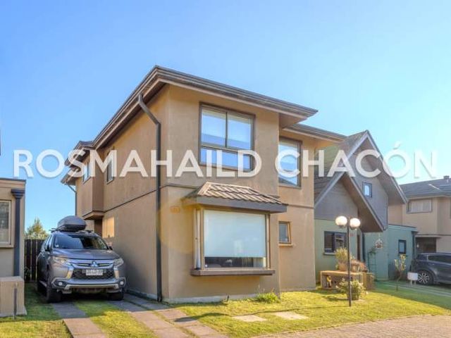 Estupenda y soleada Casa en Venta, Parques de Carriel.