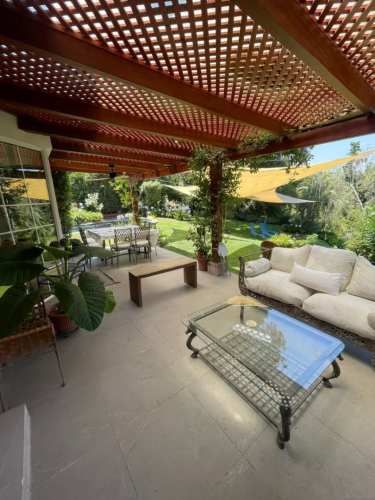 Casa en arriendo c/ estacionamiento en El Huinganal