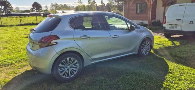 Puegeot 208 Blue HDI Diesel 1,6 año 2017