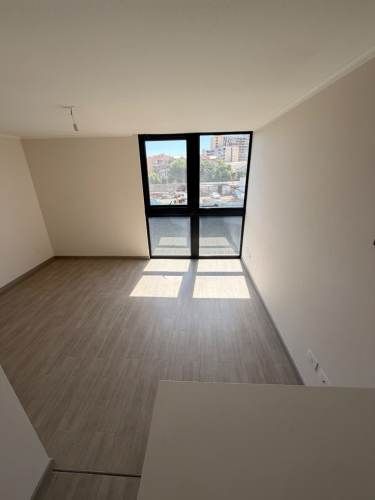 Departamento en arriendo c/ estacionamiento en Parque Los Reyes