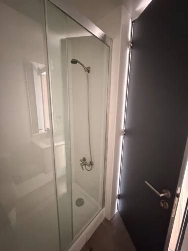 Departamento en arriendo c/ estacionamiento en Parque Los Reyes