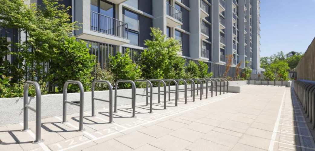 Departamento en arriendo c/ estacionamiento en Parque Los Reyes