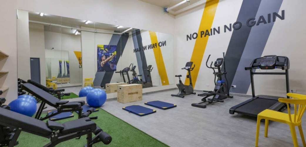 Departamento en arriendo c/ estacionamiento en Parque Los Reyes