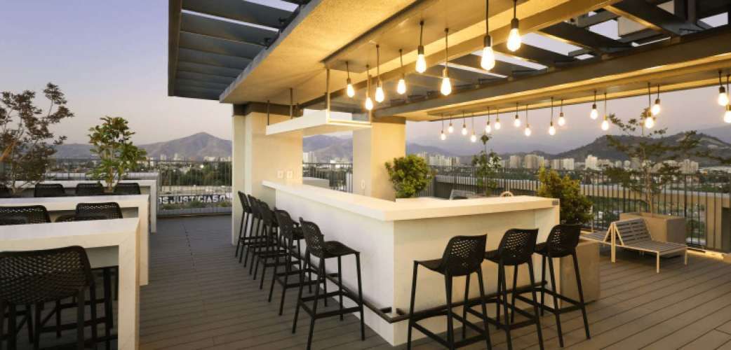 Departamento en arriendo c/ estacionamiento en Parque Los Reyes