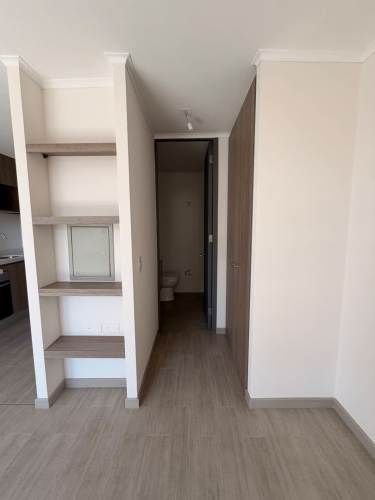 Departamento en arriendo c/ estacionamiento en Parque Los Reyes