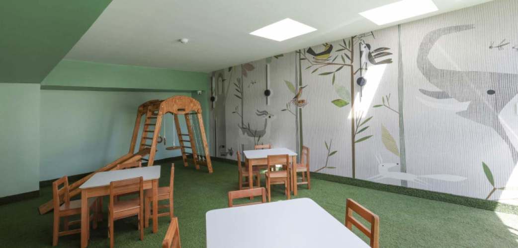 Departamento en arriendo c/ estacionamiento en Parque Los Reyes