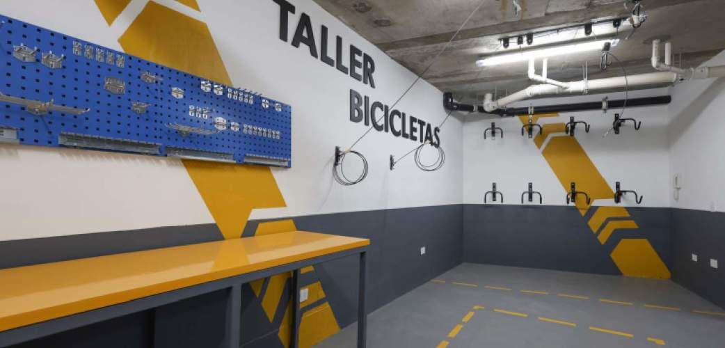 Departamento en arriendo c/ estacionamiento en Parque Los Reyes