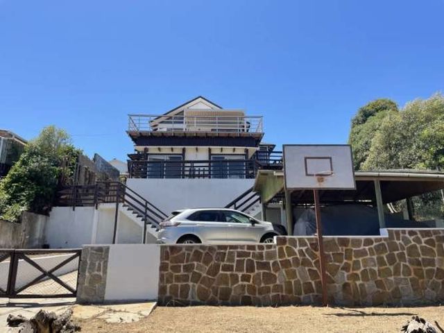 HERMOSA CASA EN  ALGARROBO NORTE.