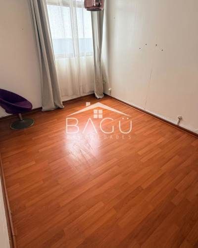 SE VENDE CASA ESQUINA, A PASOS DE AV ARGENTINA