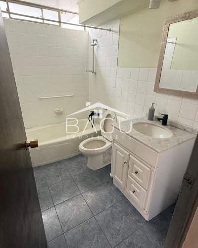 SE VENDE CASA ESQUINA, A PASOS DE AV ARGENTINA