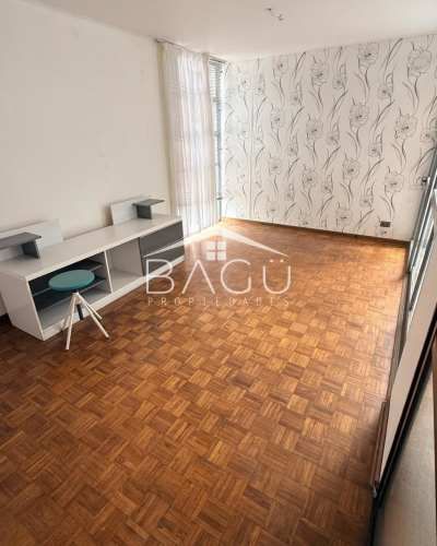 SE VENDE CASA ESQUINA, A PASOS DE AV ARGENTINA