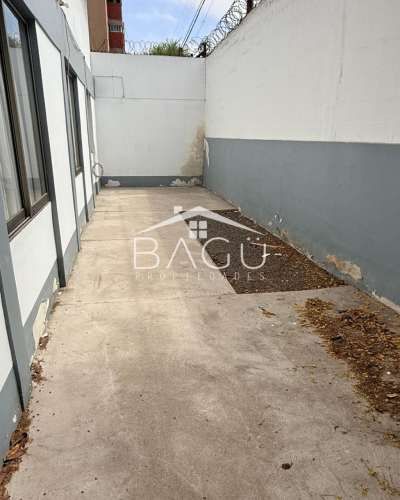 SE VENDE CASA ESQUINA, A PASOS DE AV ARGENTINA