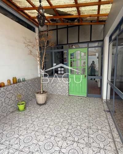 SE VENDE CASA ESQUINA, A PASOS DE AV ARGENTINA