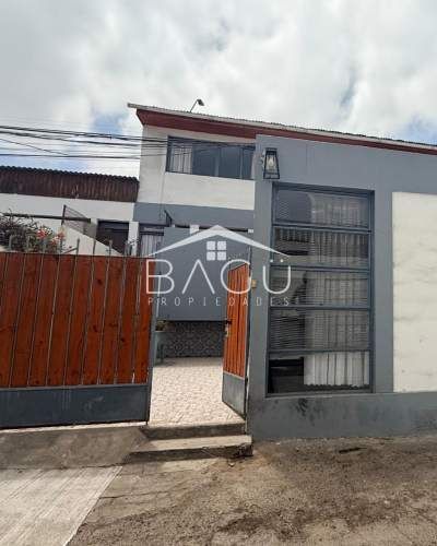 SE VENDE CASA ESQUINA, A PASOS DE AV ARGENTINA