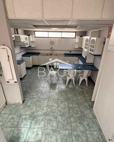 SE VENDE CASA ESQUINA, A PASOS DE AV ARGENTINA