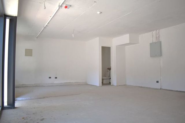 Locales Nuevos, Metro Republica – ULA.