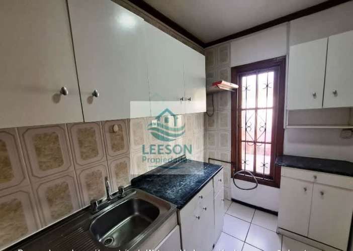 CERRO ALEGRE- ARRIENDO CASA 3D/2B CON ESTACIONAMIENTO